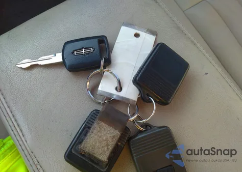 2003 Lincoln Town Car Executive from USA, damaged, VIN 1LNHM81W83Y682913